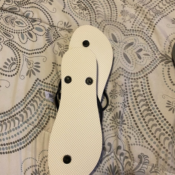 Old Navy Flip Flops , size 9, but fit like an 8. - Picture 2 of 8